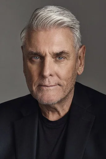 Chân dung Mitchell Mullen