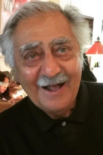 Chân dung John Doumanian