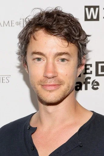 Chân dung Tom Wisdom