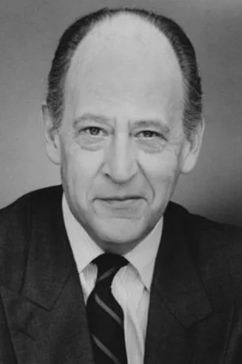 Chân dung Earl Boen