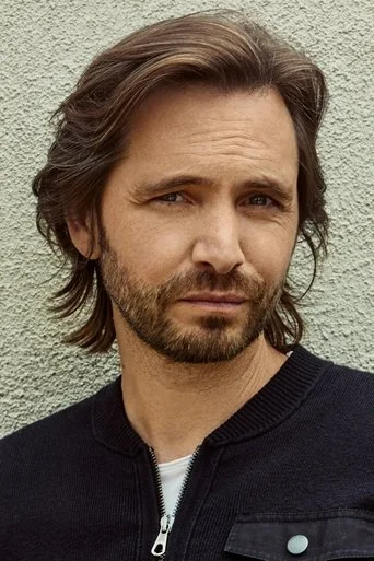 Chân dung Aaron Stanford