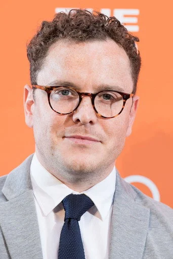 Chân dung Joshua McGuire