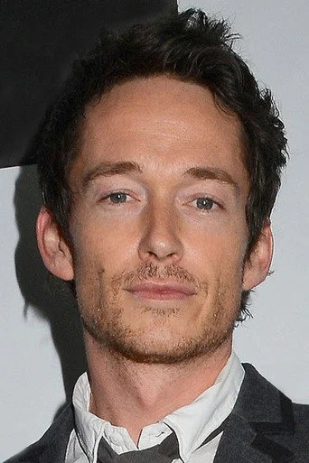 Chân dung Simon Quarterman