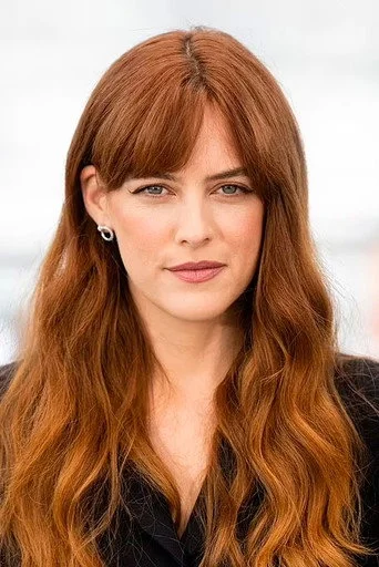 Chân dung Riley Keough
