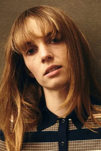 Chân dung Maya Hawke