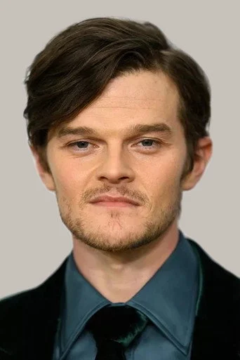 Chân dung Robert Aramayo