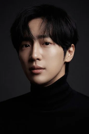 Chân dung Lee Sang-yeob