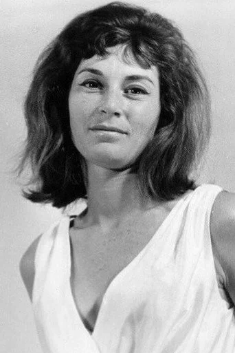 Chân dung Nikki Van der Zyl