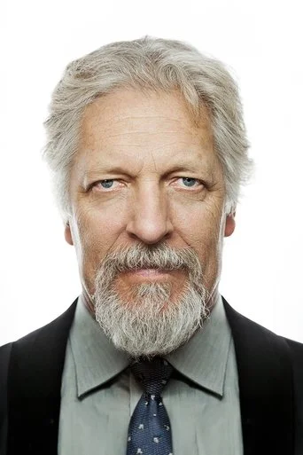 Chân dung Clancy Brown