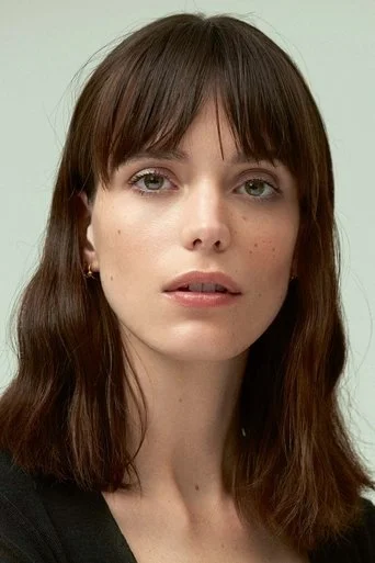 Chân dung Stacy Martin