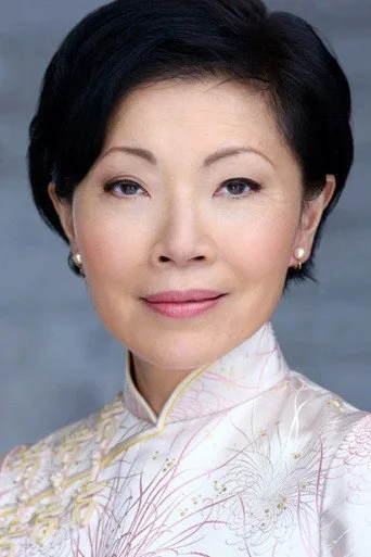 Chân dung Elizabeth Sung