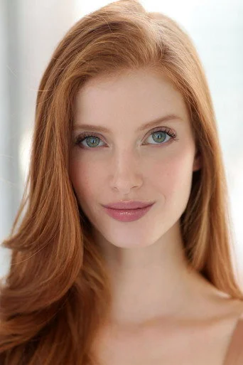 Chân dung Claire Friesen