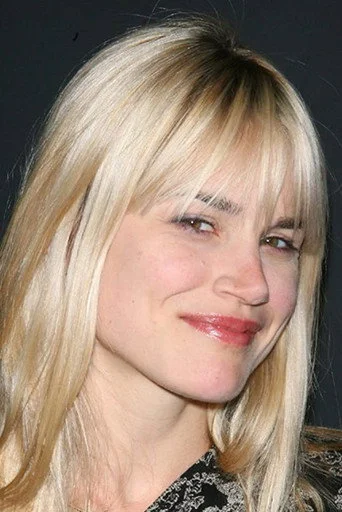 Chân dung Alison Folland