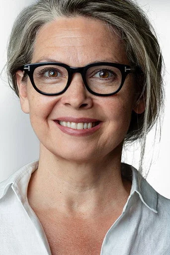 Chân dung Lucy Newman-Williams