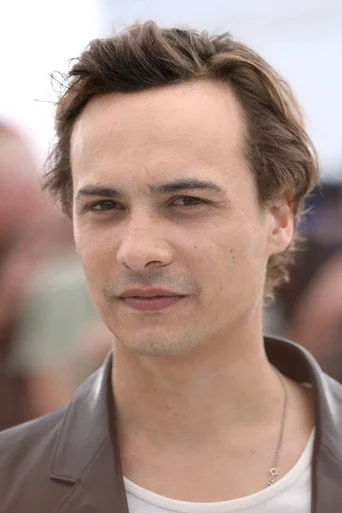 Chân dung Frank Dillane