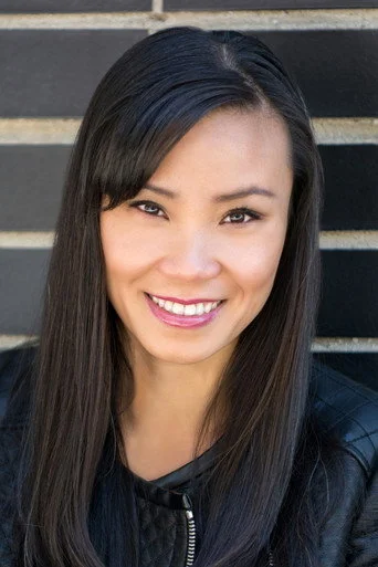 Chân dung Julie T. Pham