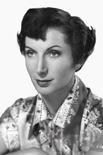 Chân dung Patricia Laffan