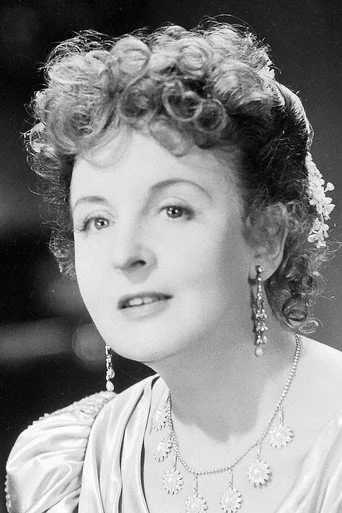 Chân dung Doris Lloyd