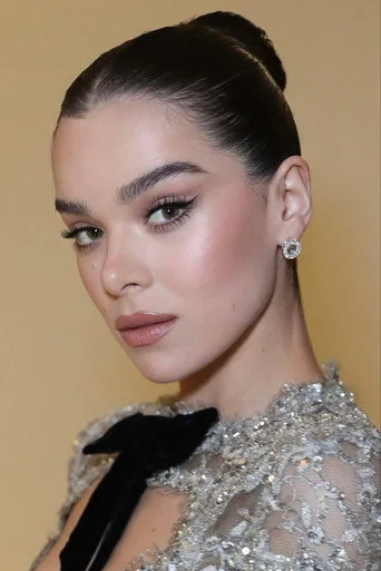 Chân dung Hailee Steinfeld