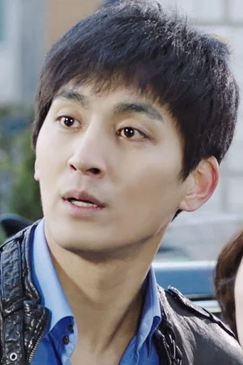 Chân dung Hwang Sung-joon