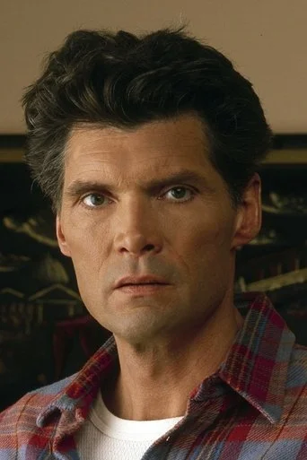 Chân dung Everett McGill