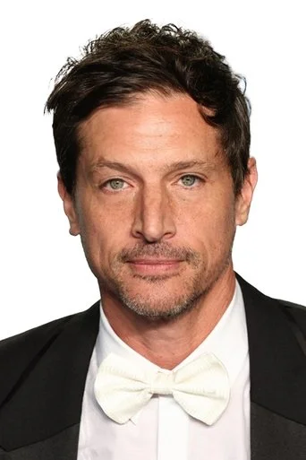 Chân dung Simon Rex