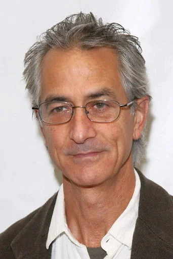 Chân dung David Strathairn