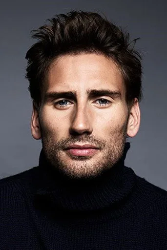 Chân dung Edward Holcroft