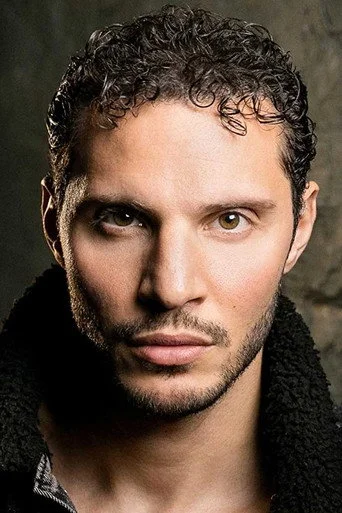 Chân dung Christopher Evangelou