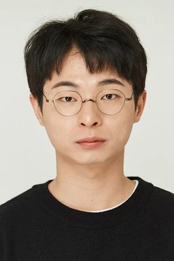 Chân dung Lee Tae-young