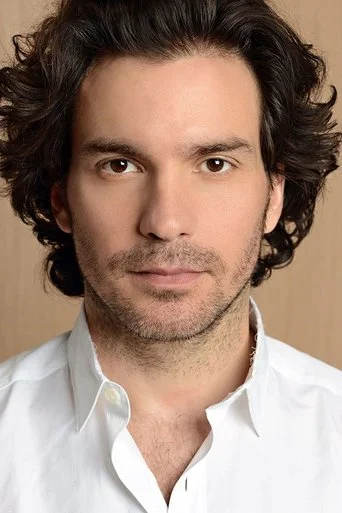 Chân dung Santiago Cabrera