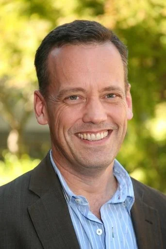 Chân dung Dee Bradley Baker