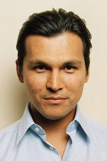 Chân dung Adam Beach