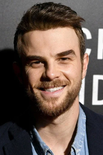 Chân dung Nathaniel Buzolic