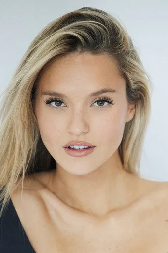 Chân dung Alina Rose Armstrong