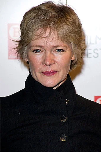 Chân dung Clare Holman