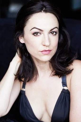 Chân dung Alexandra Nicole Hulme