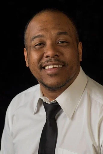 Chân dung Ray Strachan
