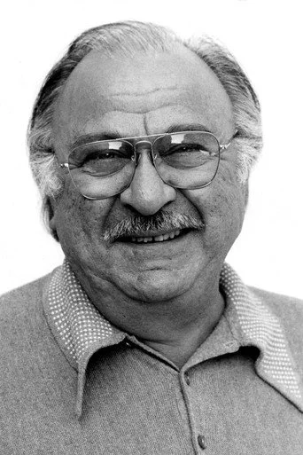 Chân dung Val Avery