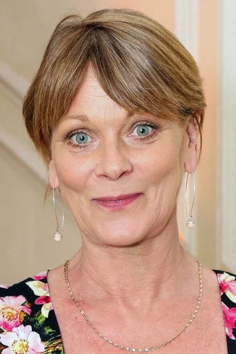 Chân dung Samantha Bond