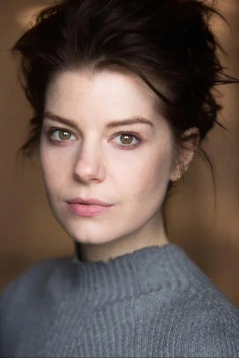 Chân dung Aimee-Ffion Edwards