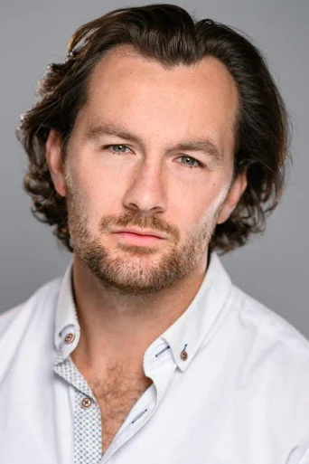 Chân dung Aaron Mackenzie