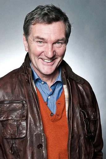Chân dung Tom Mannion