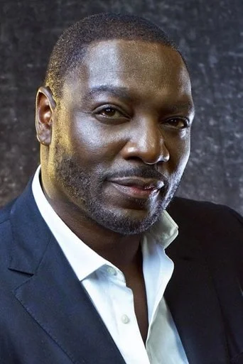 Chân dung Adewale Akinnuoye-Agbaje
