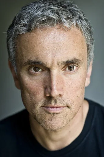 Chân dung Ben Miles