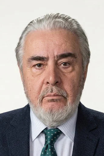 Chân dung Uğur Yücel