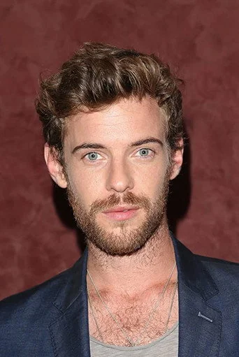 Chân dung Harry Treadaway