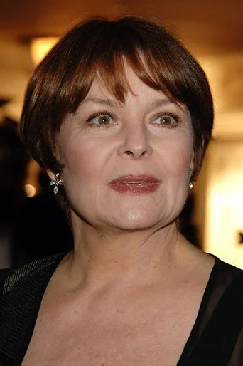 Chân dung Isla Blair