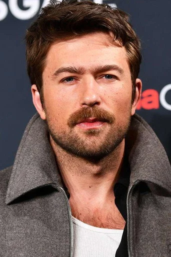 Chân dung Brandon Sklenar