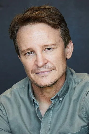 Chân dung Damon Herriman